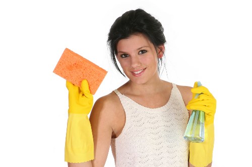 Detailed kitchen and bathroom deep cleaning in E2